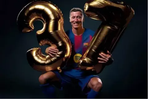  تجاوز الـ100 هدف.. ليفاندوفسكي يصنع التاريخ مع برشلونة